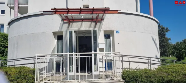 Wartebereich KI bearbeitet