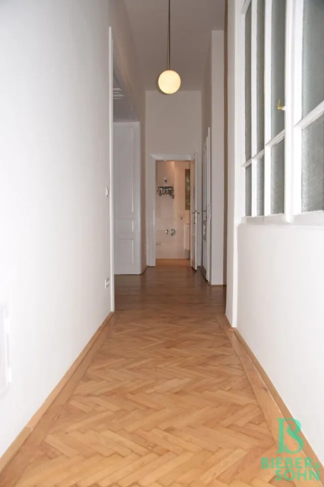 Flur/Blick Bad