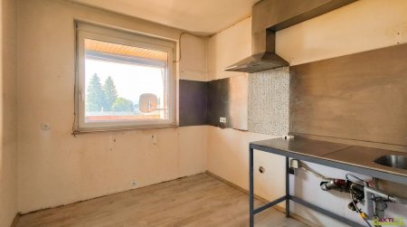 3-Zimmer-Wohnung mit Entwicklungspotenzial, Balkon und Garage in Zeltweg.