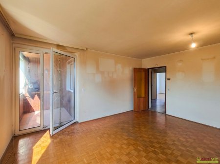 3-Zimmer-Wohnung mit Entwicklungspotenzial, Balkon und Garage in Zeltweg.
