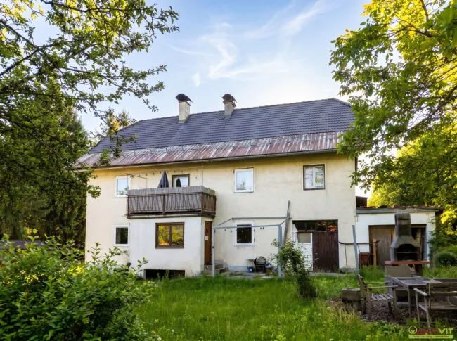 Großzügiges Wohnhaus mit Ausbaupotenzial und Nebengebäude im Gailtal - Titelbild