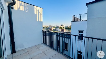Erstbezug · U6 in Gehweite · 3-Zimmer-Dachgeschosswohnung · teilmöbliert · Terrasse mit Stadt- & Fernblick · Klimaanlage