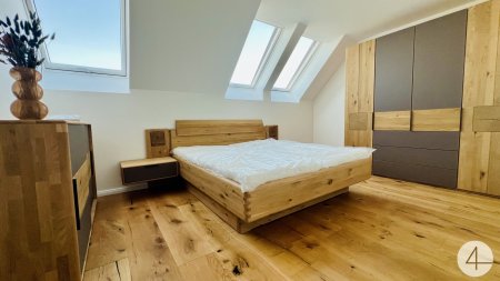 Erstbezug · U6 in Gehweite · 3-Zimmer-Dachgeschosswohnung · teilmöbliert · Terrasse mit Stadt- & Fernblick · Klimaanlage