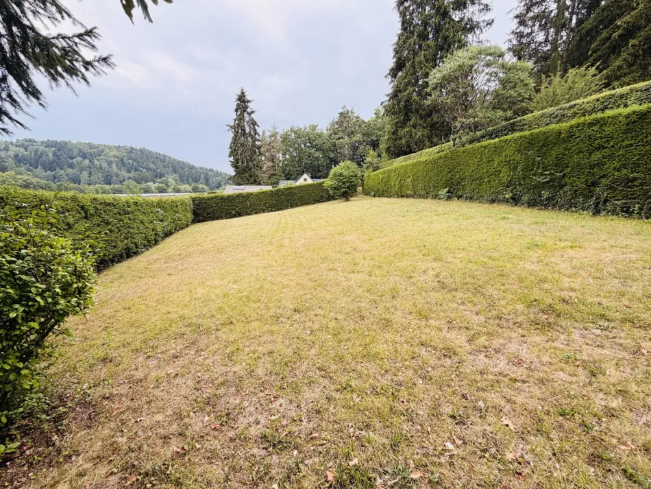 Bereit für Ihr neues Zuhause – Baugrundstück ca.858m2 mit Gartenhütte & Heckenbestand!! - Bild