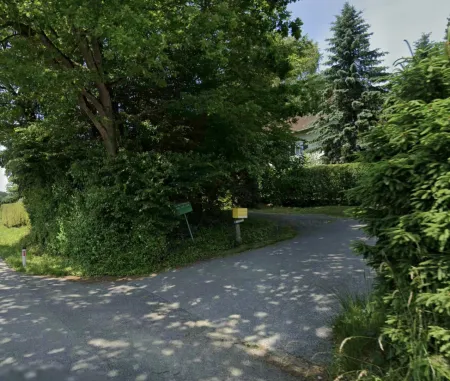 Bereit für Ihr neues Zuhause – Baugrundstück ca.858m2 mit Gartenhütte & Heckenbestand!!