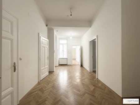 Unbefristet im Diplomatenviertel! Repräsentatives 5-Zimmer-Stilaltbau-Büro mit zwei kleinen Balkonen beim Arenbergpark