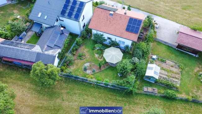 Idyllisches Einfamilienhaus mit weitläufigem Garten - Bild