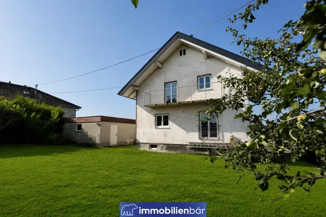 EINZIEHEN STATT SANIEREN! Einfamilienhaus mit großem Grundstück, Doppelgarage & viel Platz - Titelbild