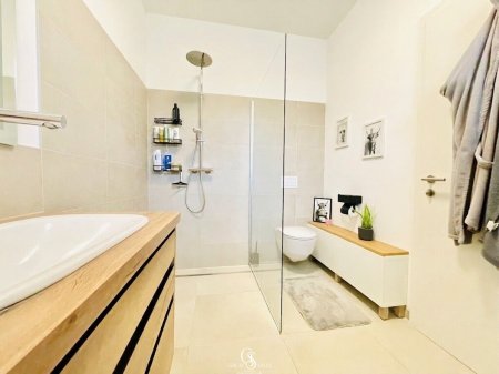 Bad mit WC & Dusche