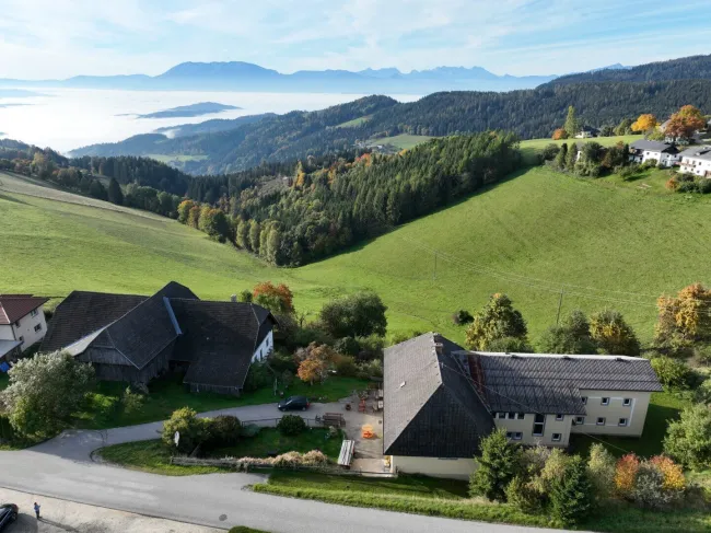 NEUER PREIS Komplett ausgestattetes Gästehaus mit 9 Zimmern, privater Wohnung, Restaurant samt moderner Gastroküche und zusätzlichem Nebengebäude! - Titelbild