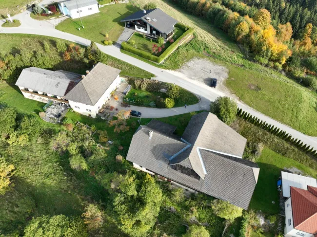 NEUER PREIS Komplett ausgestattetes Gästehaus mit 9 Zimmern, privater Wohnung, Restaurant samt moderner Gastroküche und zusätzlichem Nebengebäude! - Bild