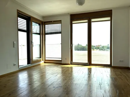 SCHÖNES PANORAMA MIT VIEL LICHT UND SONNE