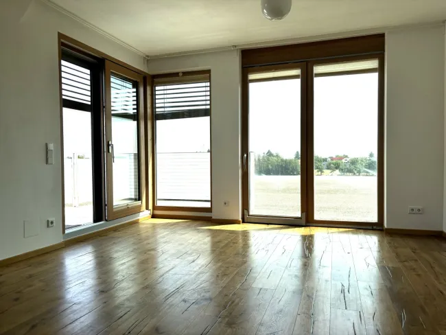 SCHÖNES PANORAMA MIT VIEL LICHT UND SONNE - Bild