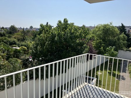 ANLEGER - 3,1% Rendite -Neuwertiges 2-Zimmerapartment mit Ruhebalkon und Fernblick | ZELLMANN IMMOBILIEN