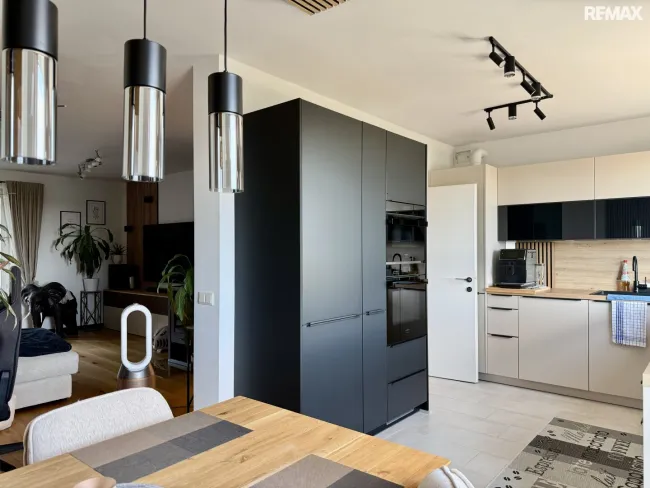 Hochwertig sanierte 3-Zimmer-Eigentumswohnung mit Loggia & Parkplatz! - Titelbild