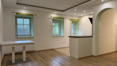 Moderne 3-Zi Wohnung mit Küche zu mieten