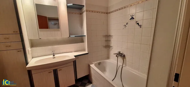 Badezimmer mit Wannenbad und WM Anschluss