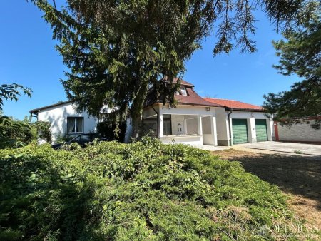 NOTVERKAUF!!! Einmalige Gelegenheit: 2.183 m² Baugrund mit Familienhaus – im Zentrum von Wiener Neustadt.