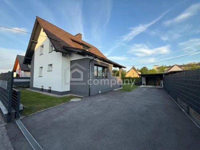 Modernisiertes Einfamilienhaus mit viel Platz und Privatsphäre - Titelbild
