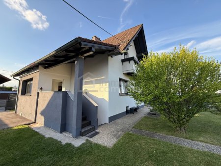 Modernisiertes Einfamilienhaus mit viel Platz und Privatsphäre