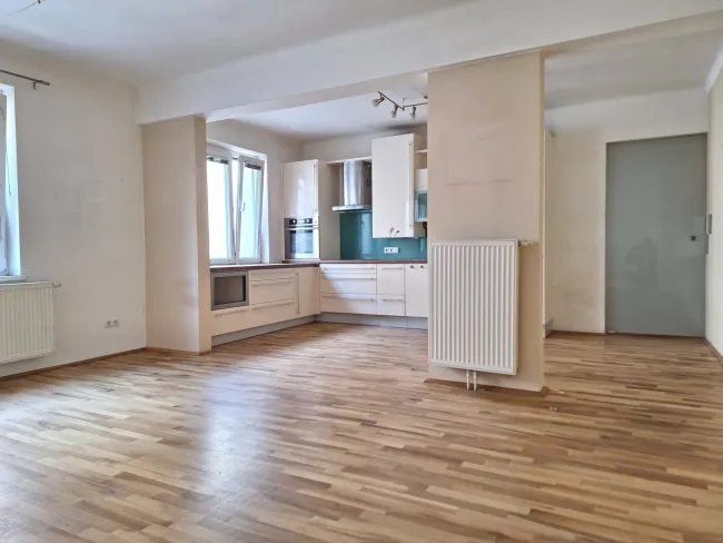 Helle 2-Zimmer Wohnung, Gebäude komplett saniert, ruhige Lage - Titelbild