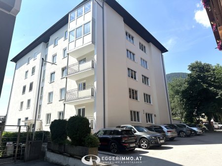 5700 Zell am See; ca. 95 m² Wohnung mit viel Potential ! raffinierter Grundriss, 2 Balkone, Kachelofen, Lift im Haus, ideal als Personalwohnung !!