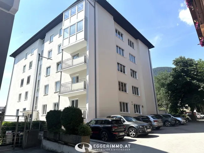 5700 Zell am See; ca. 95 m² Wohnung mit viel Potential ! raffinierter Grundriss, 2 Balkone, Kachelofen, Lift im Haus, ideal als Personalwohnung !! - Bild