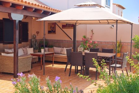 Teneriffa: Stilvolles Einfamilienhaus mit tollen Freiflächen und Gemeinschaftspool