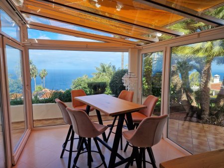 Teneriffa: Freistehende Villa mit Salzwasserpool und eindrucksvollem Atlantikblick