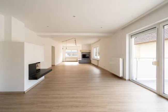 Lichtdurchflutete 5-Zimmer-Wohnung mit Terrasse und Garten in Linz zu mieten - Bild
