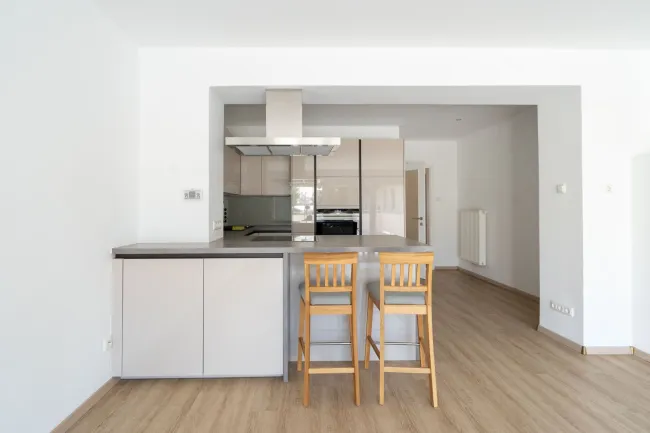 Lichtdurchflutete 5-Zimmer-Wohnung mit Terrasse und Garten in Linz zu mieten - Bild