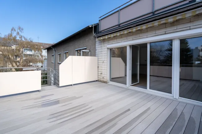 Lichtdurchflutete 5-Zimmer-Wohnung mit Terrasse und Garten in Linz zu mieten - Titelbild