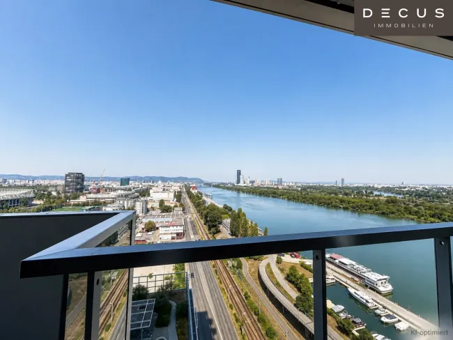 WOHNEN MIT WEITBLICK | EXKLUSVE 3 ZIMMER | UMLAUFENDE TERRASSE | HOCHWERTIGE DESIGNERKÜCHE | FERNBLICK DONAU - Titelbild