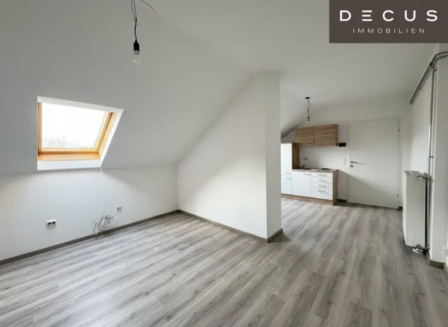| CHARMANTE DACHGESCHOSSWOHNUNG | HELL & ZENTRAL | 4. OG | IDEAL FÜR SINGLES & STUDENTEN | TOP LAGE | NÄHE UNI - Bild