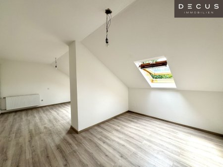 | CHARMANTE DACHGESCHOSSWOHNUNG | HELL & ZENTRAL | 4. OG | IDEAL FÜR SINGLES & STUDENTEN | TOP LAGE | NÄHE UNI