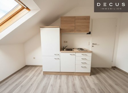| CHARMANTE DACHGESCHOSSWOHNUNG | HELL & ZENTRAL | 4. OG | IDEAL FÜR SINGLES & STUDENTEN | TOP LAGE | NÄHE UNI