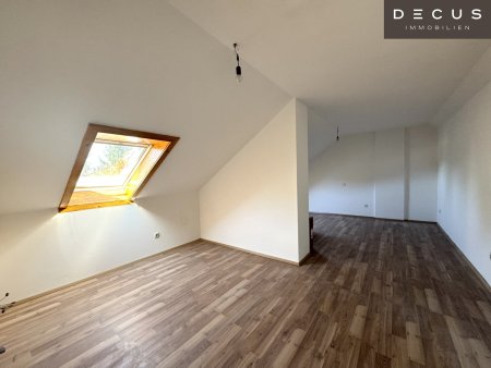 | SCHÖNE KLEINWOHNUNG | CA. 35m² | MIT BLICK INS GRÜNE | 4.OG. | DACHGESCHOSS