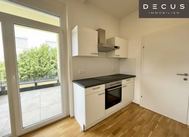 | CHARMANTE 2-ZIMMER WOHNUNG MIT GROSSZÜGIGER SW-TERRASSE | IN WUNDERSCHÖNER ALTBAU-VILLA | HELL & GEMÜTLICH | IDEAL FÜR STUDENTEN, SINGELS ODER PÄRCHEN | NÄHE MED-UNI | TOP LAGE - Bild