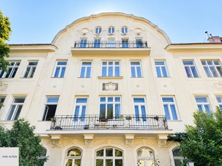 Großzügige 2-Zimmer-Altbauwohnung mit Potenzial