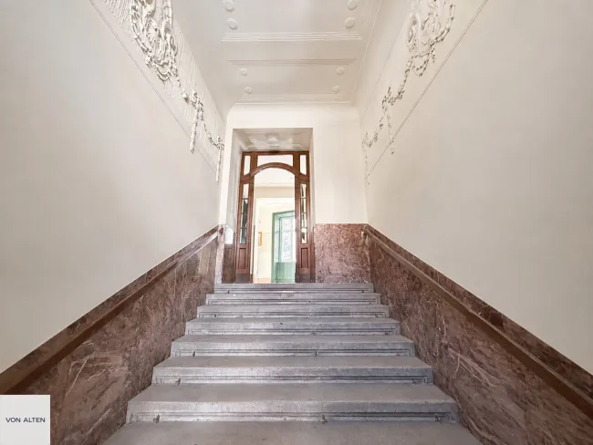 Großzügige 2-Zimmer-Altbauwohnung mit Potenzial - Bild