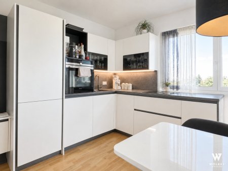 Helle Dachgeschosswohnung mit Balkon & Klima im Süden Wiens