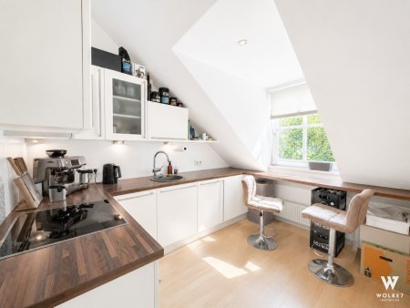 Tolle 2 Zimmer-Dachgeschosswohnung | absolute Ruhelage | Schönbrunn | Biedermeierhaus