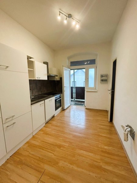 RENDITE - vermietete Eigentumswohnung mit allgemeinen Balkon und eigenen Parkplatz gelangt in 2630 Ternitz zum Verkauf!