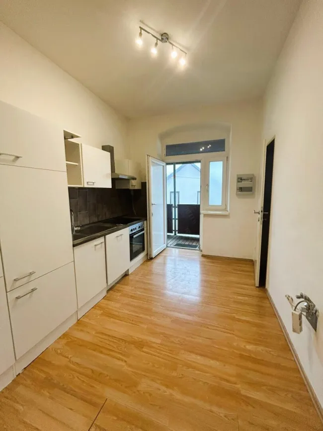 RENDITE - vermietete Eigentumswohnung mit allgemeinen Balkon und eigenen Parkplatz gelangt in 2630 Ternitz zum Verkauf! - Bild