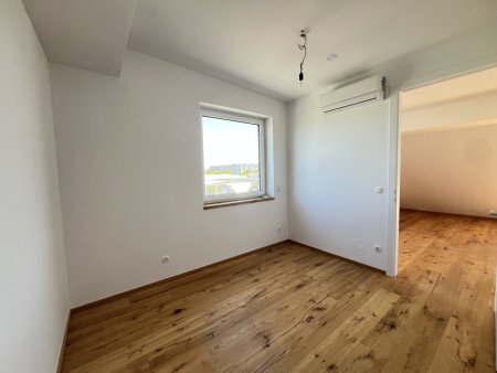 Perfektastraße-Lemböckgasse! Dachgeschosswohnung zzgl. 7,90 m² Terrasse nähe U-Bahnlinie!