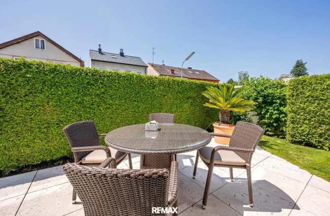 einladende Terrasse & Garten