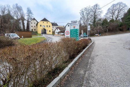 Bestandsfreies Mehrparteienhaus mit 5 Wohnungen + 1 Geschäftslokal in Toplage von Obernberg am Inn zu kaufen!