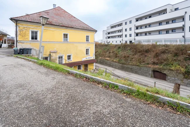Bestandsfreies Mehrparteienhaus mit 5 Wohnungen + 1 Geschäftslokal in Toplage von Obernberg am Inn zu kaufen! - Bild