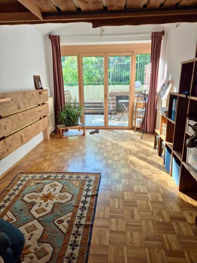 Traumhafte Grünlage in Geidorf: Liebevolle Wohnung mit Terrasse, Garten & Parkplatz - Titelbild