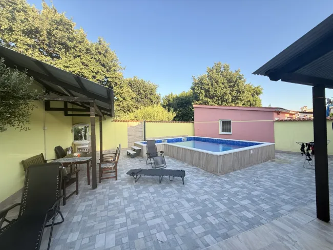 Attraktives Rendite-Zinshaus in Medulin, 312m², 9 Zimmer, Garten, Garage, 4 Terrassen! - Titelbild